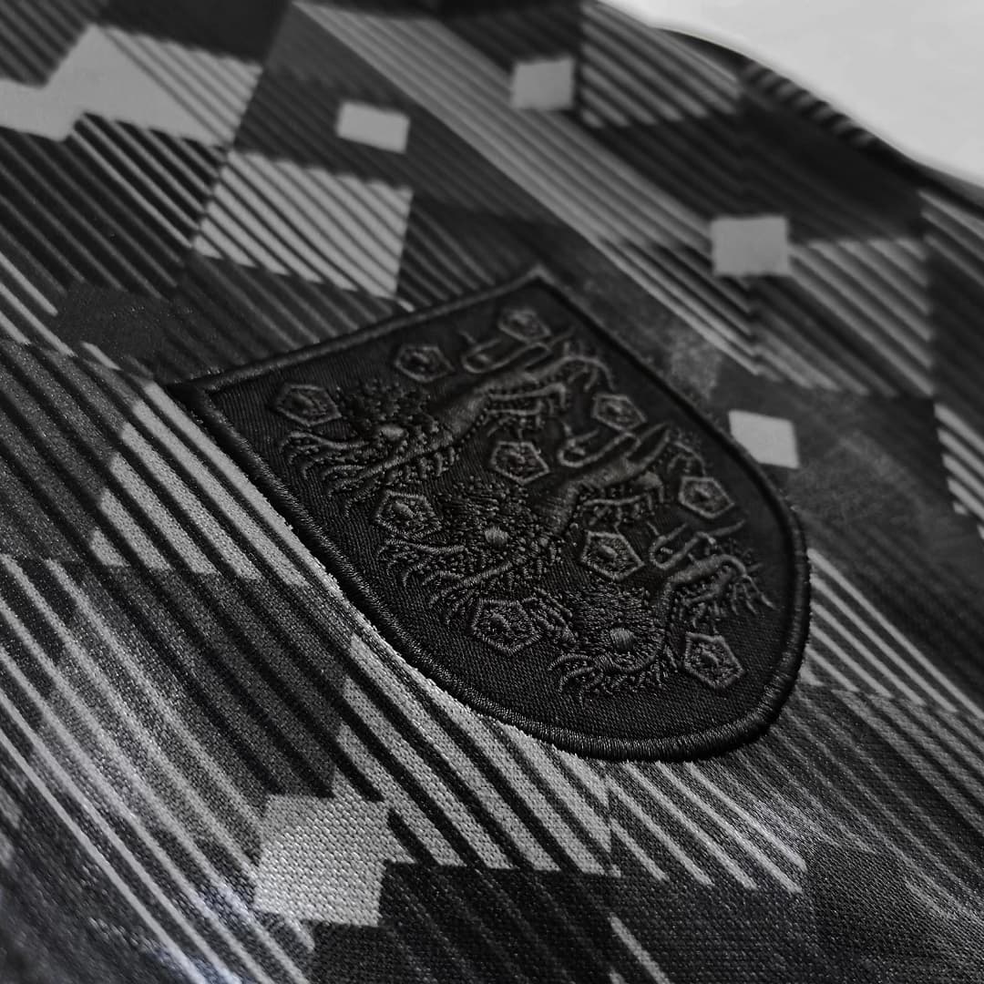 1990 England Black Retro Football Shirt
